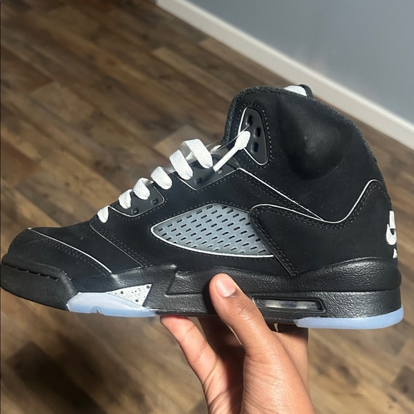 Jordan Black and Gray Sneakers - Picture 2 of 5